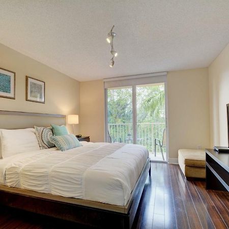 Appartamento Renovated 2/2 Unit At Yacht Club/Aventura Esterno foto