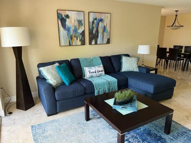 Appartamento Renovated 2/2 Unit At Yacht Club/Aventura Esterno foto