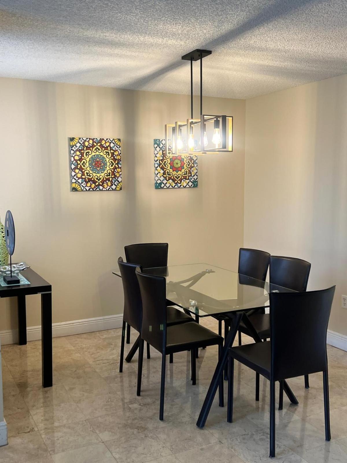 Appartamento Renovated 2/2 Unit At Yacht Club/Aventura Esterno foto