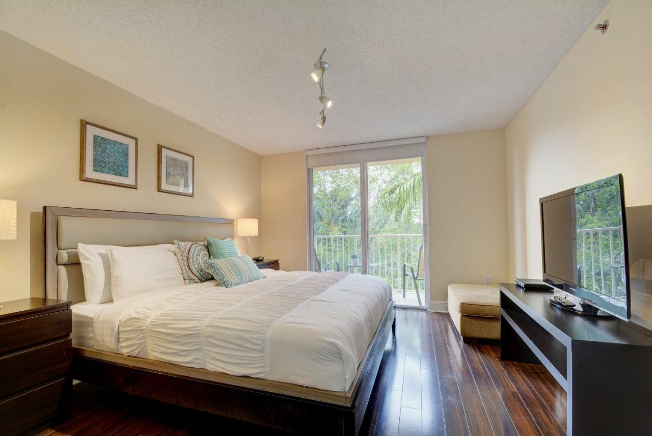 Appartamento Renovated 2/2 Unit At Yacht Club/Aventura Esterno foto