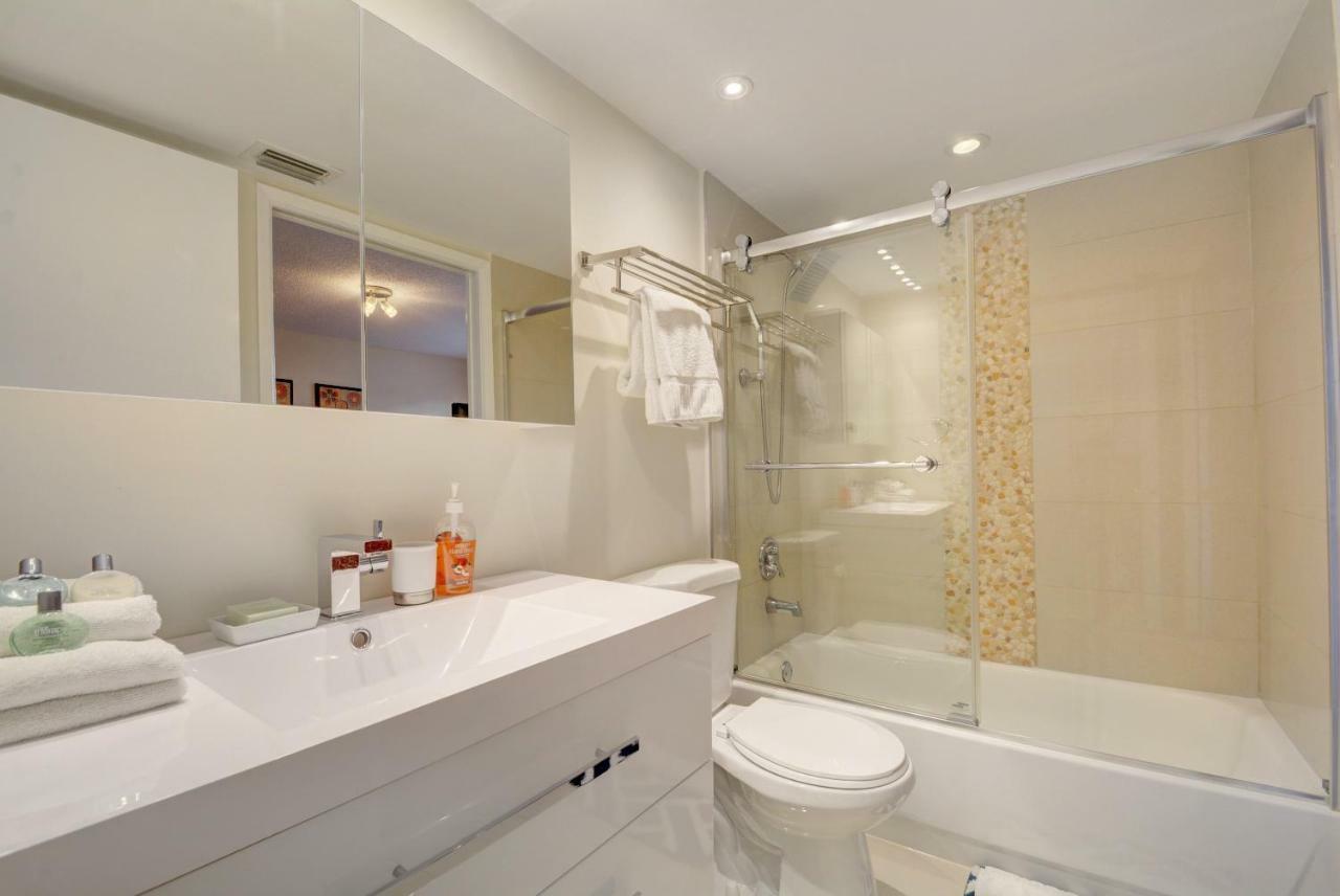 Appartamento Renovated 2/2 Unit At Yacht Club/Aventura Esterno foto
