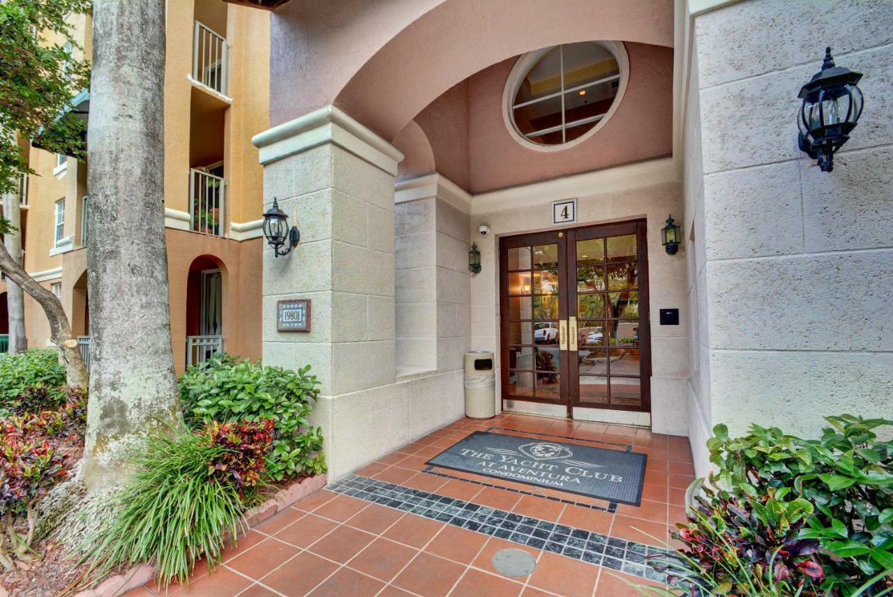 Appartamento Renovated 2/2 Unit At Yacht Club/Aventura Esterno foto