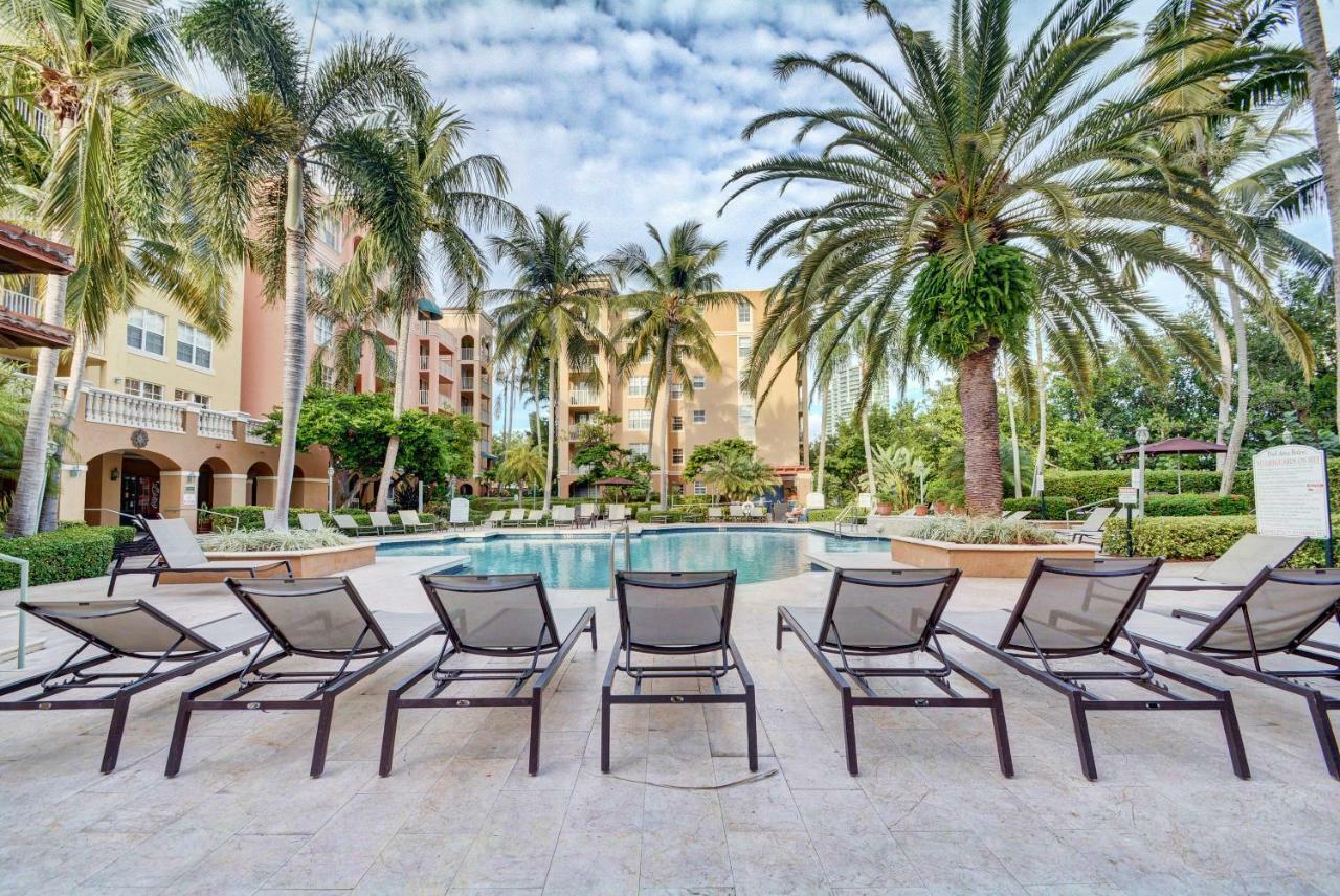 Appartamento Renovated 2/2 Unit At Yacht Club/Aventura Esterno foto