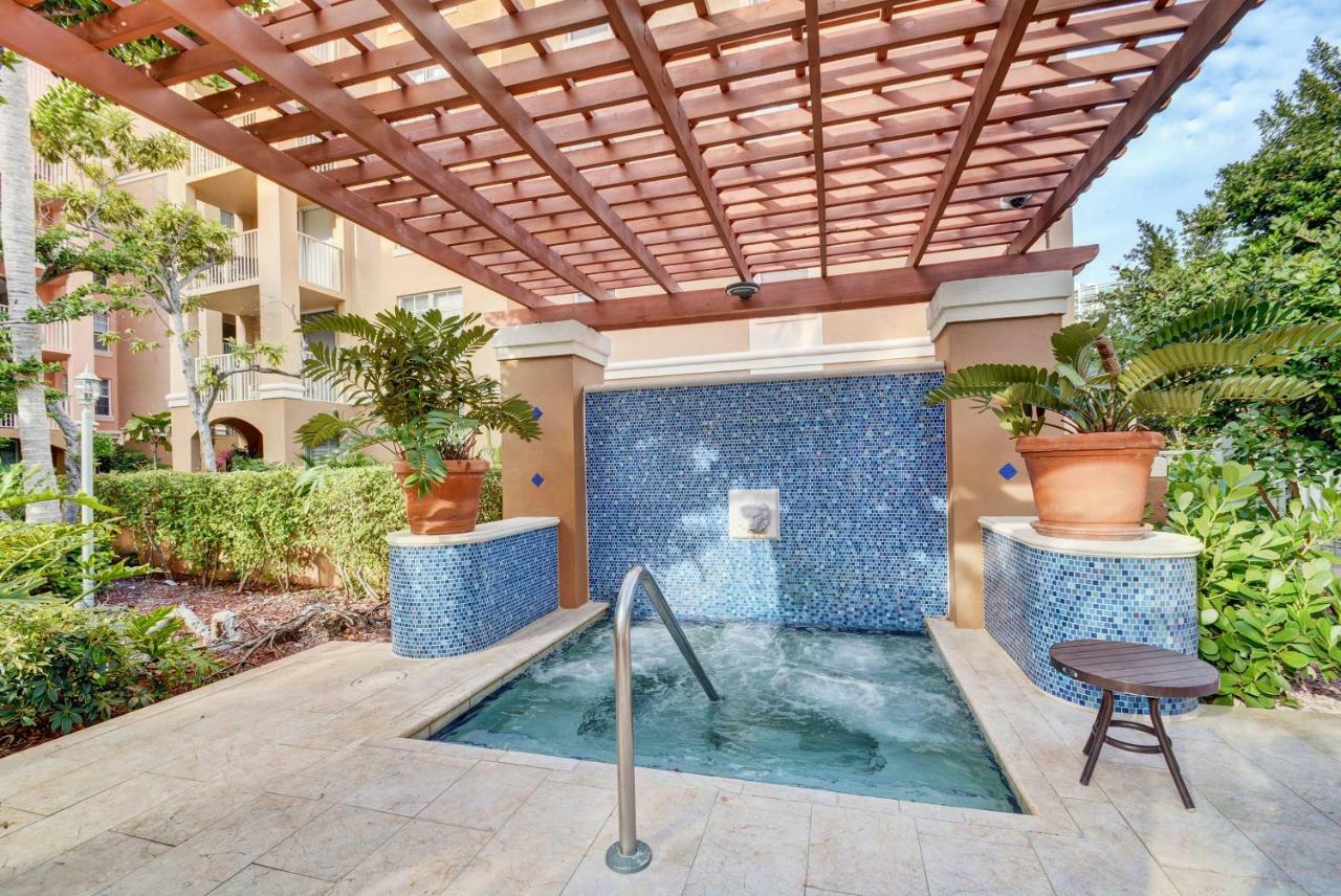 Appartamento Renovated 2/2 Unit At Yacht Club/Aventura Esterno foto
