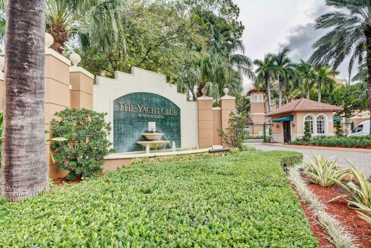 Appartamento Renovated 2/2 Unit At Yacht Club/Aventura Esterno foto